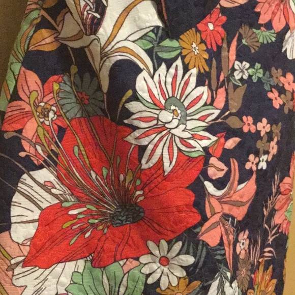 - Badgley Mischka Floral Strapless Bow Busting - Picture 4 of 13